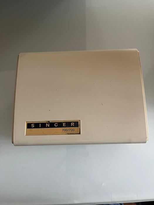 Maquina de Costura Singer antiga 700/720