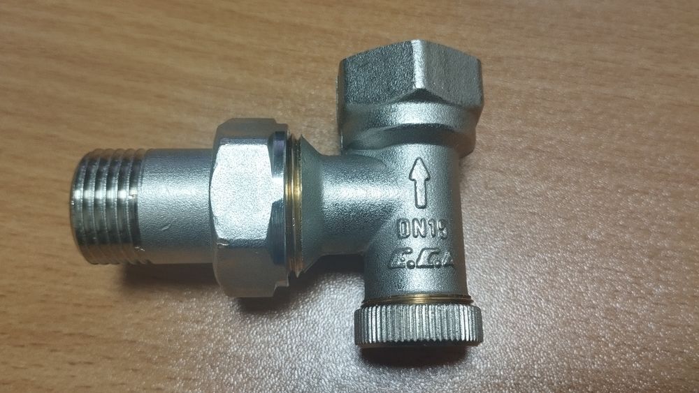 Відсікач кутовий E.C.A. 1/2"