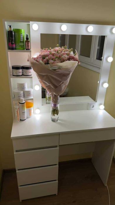 Стол визажный бровиста бьюти Туалетний гримерный столик макияжный