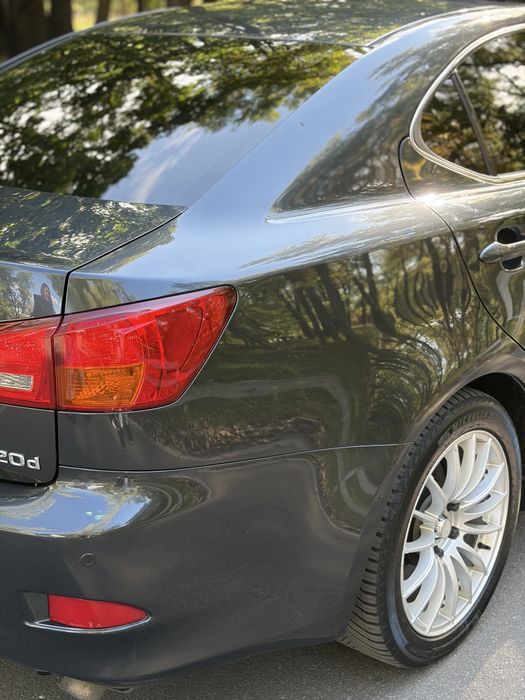 Продам lexus is 220d
