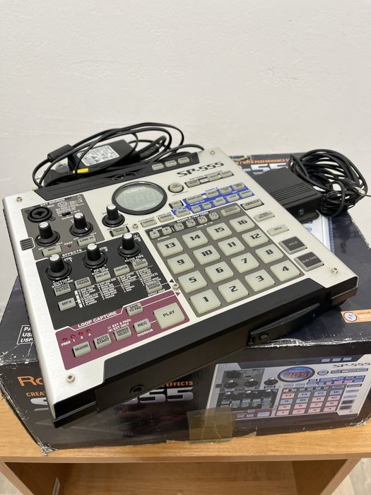 Roland SP-555 sampler + footswitch