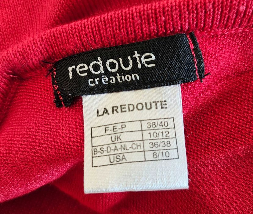 Camisola vermelha com laço atrás