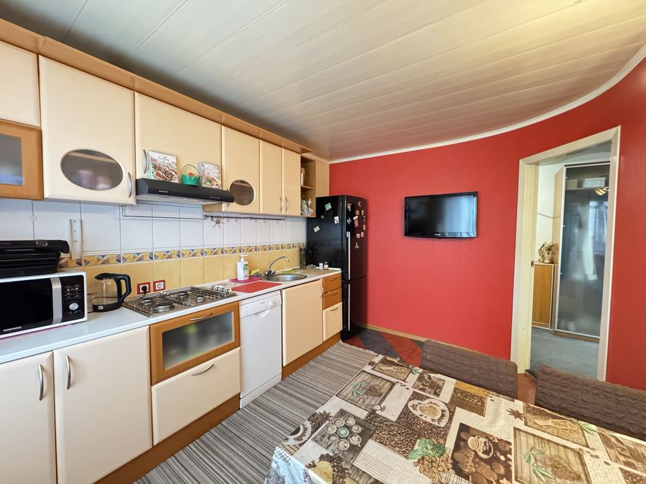 Продам 3к.кв возле метро Спортивная