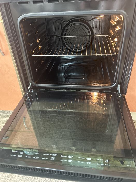 Продаю електричну духовку