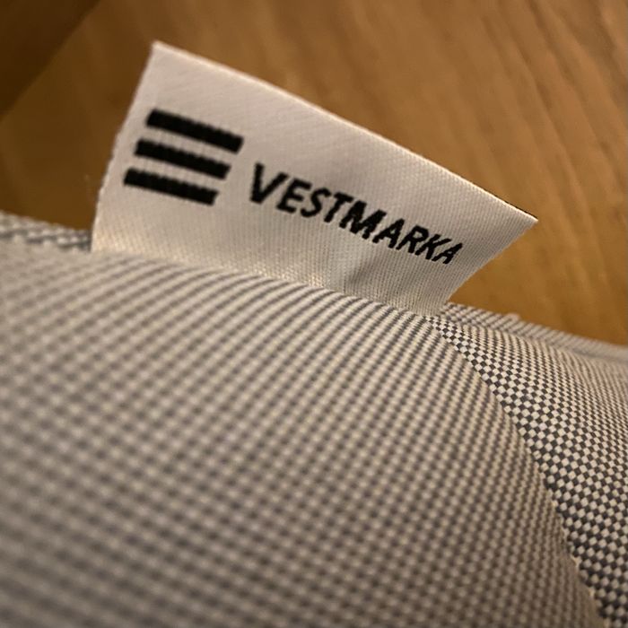 Cama IKEA NEIDEN 140×200, estrados LURÖY (2 un), colchão VESTMARKA