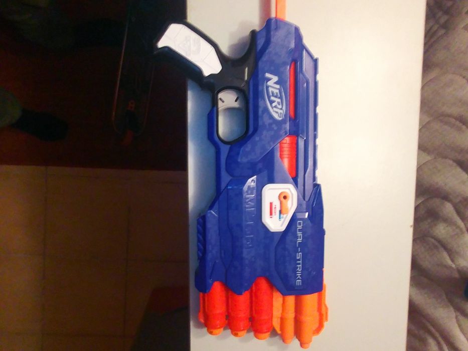 Nerf dual strike 2 w 1 + strzałki