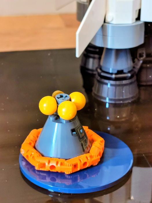Lego Saturn V + Expositor Acrílico + Caixa e instruções originais