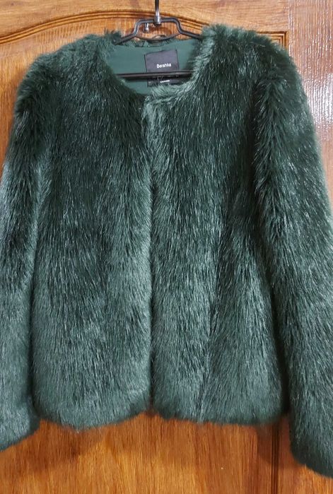 Коротка шубка з штучного хутра