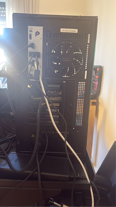 PC gaming c/ Ryzen 9800X3D e RTX5070