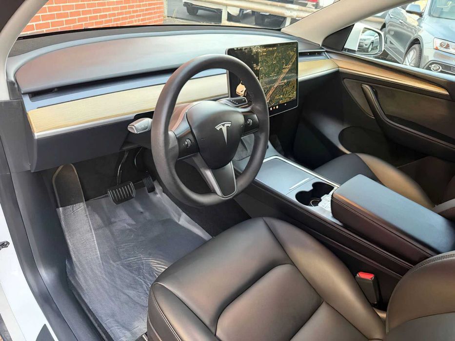 Tesla Model Y Long Range      2023