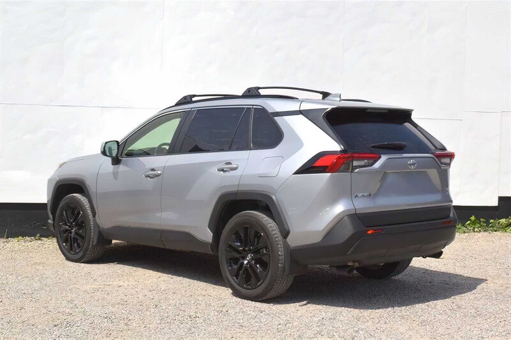 Toyota RAV4 XLE Premium      2024