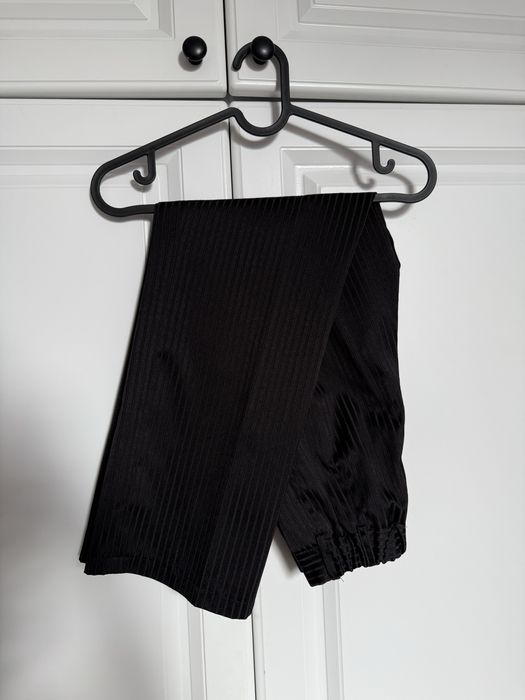 Garnitur chłopięcy komunijny czarny w paski 140cm elegancki strój
