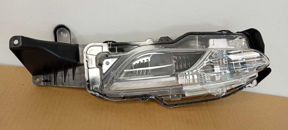 ORYGINALNY Halogen lewy DRL Yaris Cross 8144B0D160