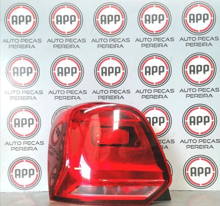 Farolim traseiro esquerdo VW Polo 6R, 2015.