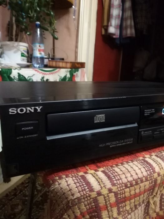 Комплект аудіо JVC та CD SONY, в чудовому стані