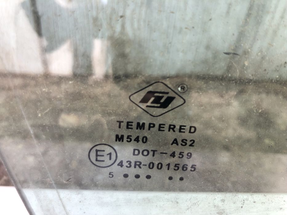 Скло зад і перед праве passat b7