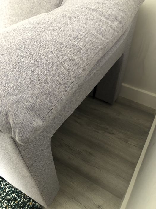 Sofá com Chaise Long cinza claro