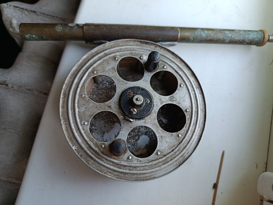 Риболовні катушки