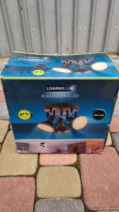 Трёх ламповый светильник спот.