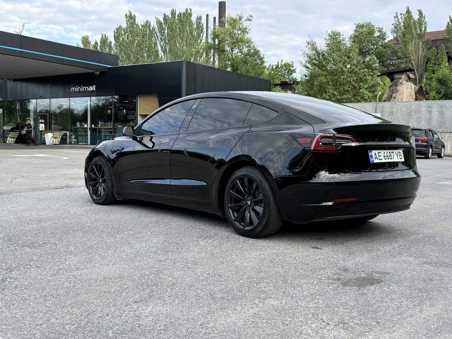 Продам  Tesla 3