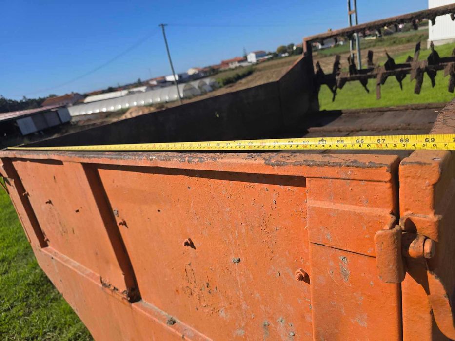 Reboque agricola espalhador de estrume - usado