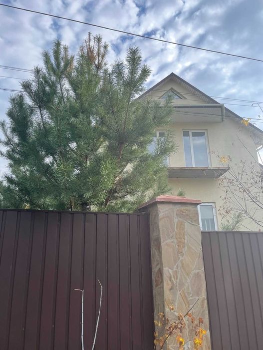 Продам будинок 245 кв.м 2 поверхи, підвал Святошинський район