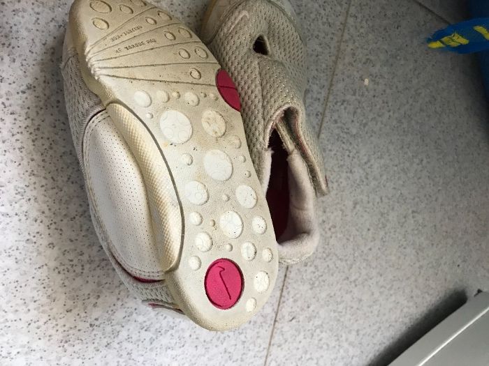 Tenis Nike tamanho 25