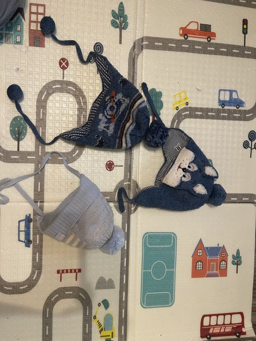 Продам шапки на мальчика