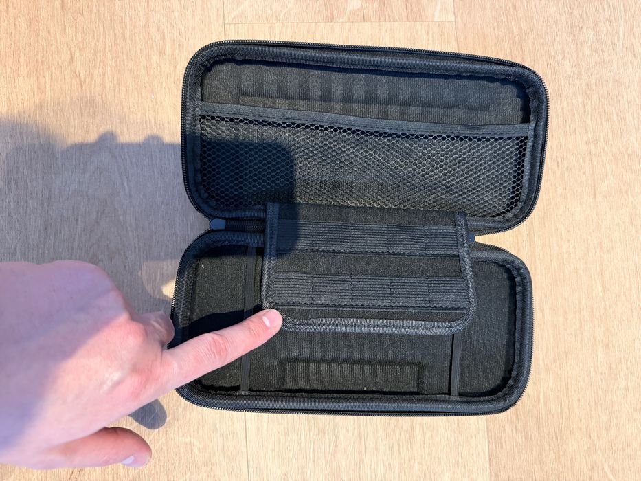 Case etui na Nintendo switch jak nowe z drobną rysą