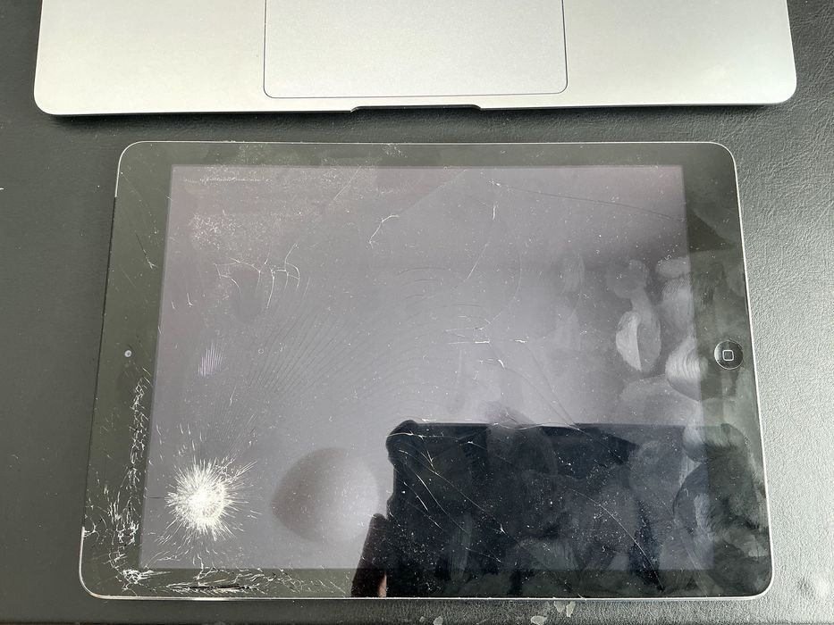 iPad Air A1475 3G 16GB - uszkodzony ekran 3G SIM cellular BEAR GRYLLS