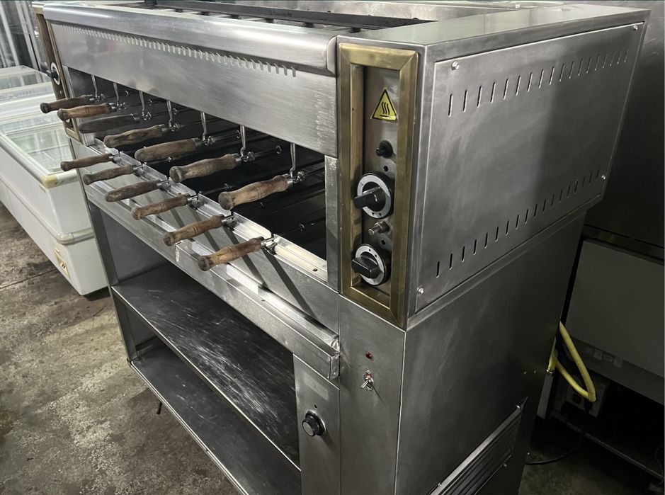 Churrasqueira Rodizio a gás de 20 espetos com móvel de arrumação