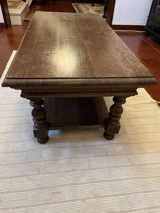 Mesa de madeira castanha para sala64738835705985121