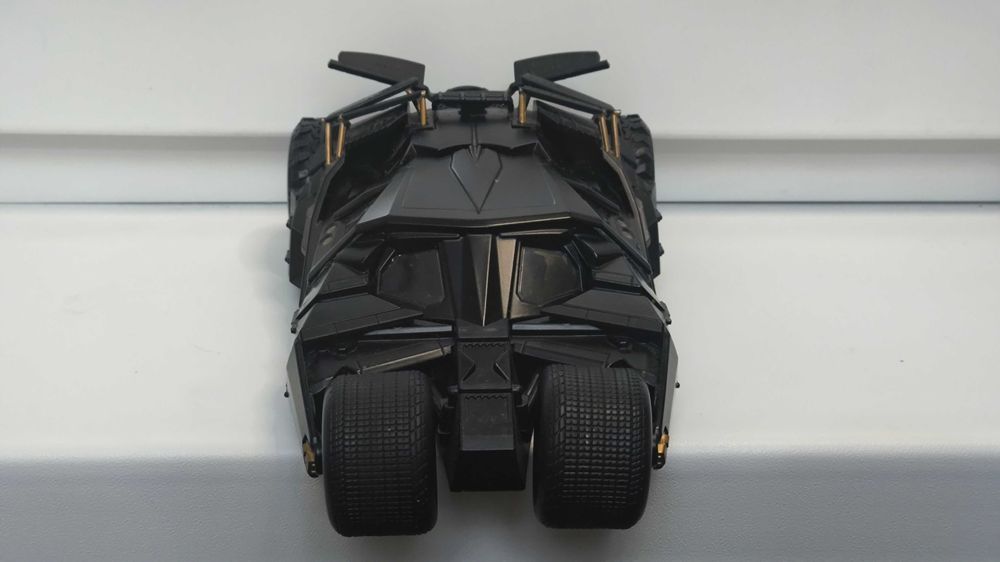 Бетмобиль The Dark Knight Batmobile 2008 1.24 Jada