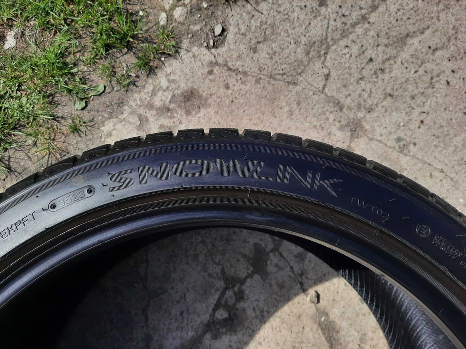Opony zimowe klasy ekonomicznej TRIANGLE 255/40/20 ok. 6 mm 2023 r