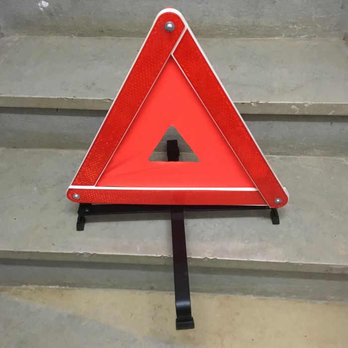 Triangulo de carro novo