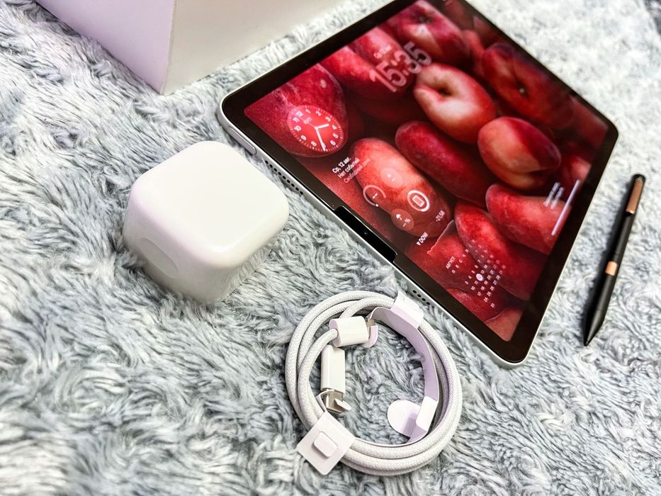 IPad Air 4 (64 gb) wi-fi, комплект + подарки! A2316