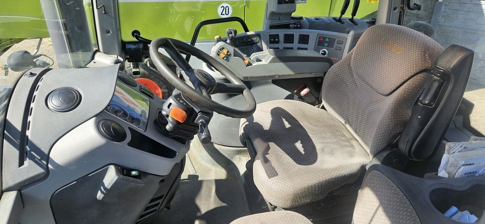 Ciagnik claas Axion 820