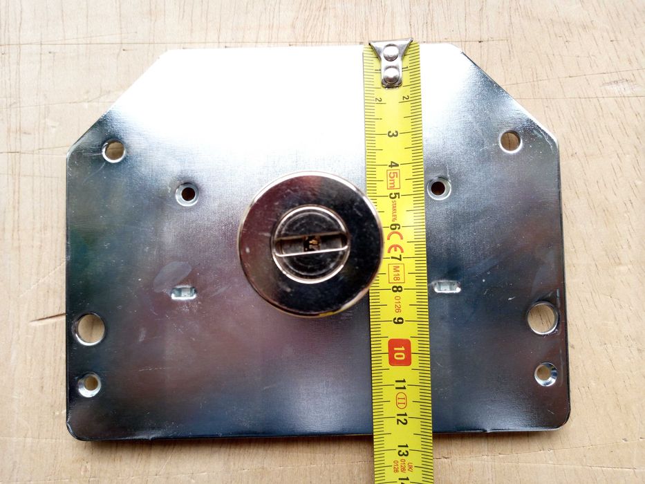 Fechadura como nova, para desocupar.