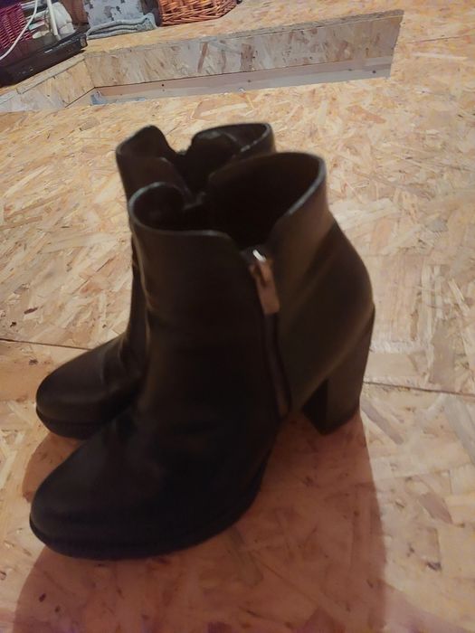 Botki skórzane czarne 39
