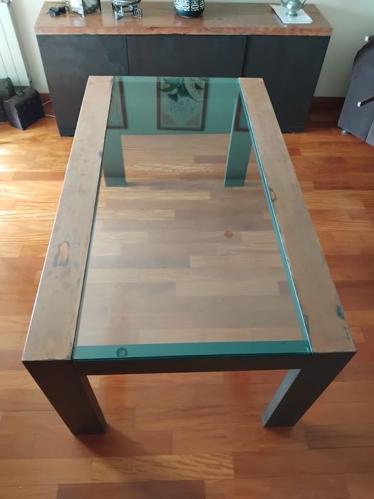 Mesa de jantar em bom estado