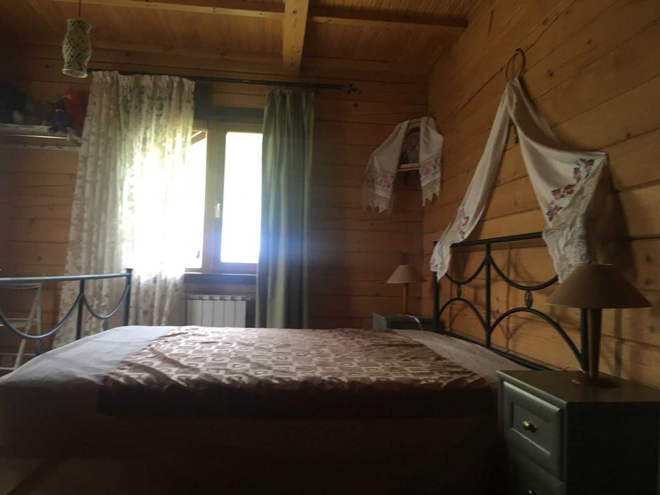 Чудовий відпочинок за містом на природі.