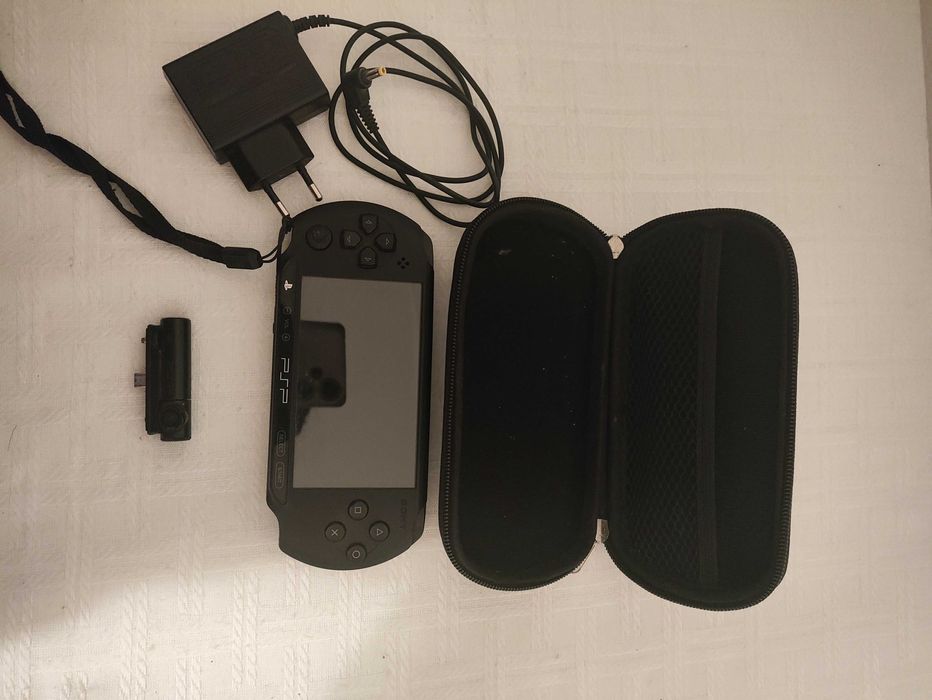 Consola PSP como nova + bolsa + carregador + 15 jogos
