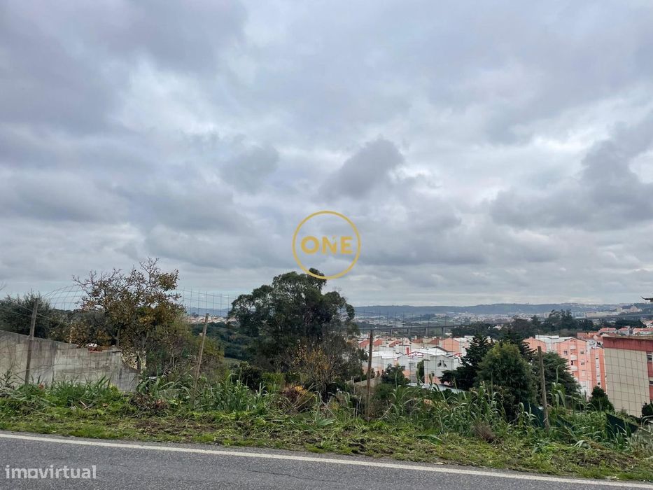 Terreno Urbano de 400m2 para Construção em Guerreiros, Loures