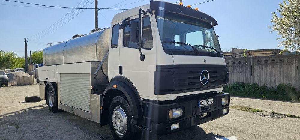 Молоковоз водовоз Mercedes-Benz 1834 LS