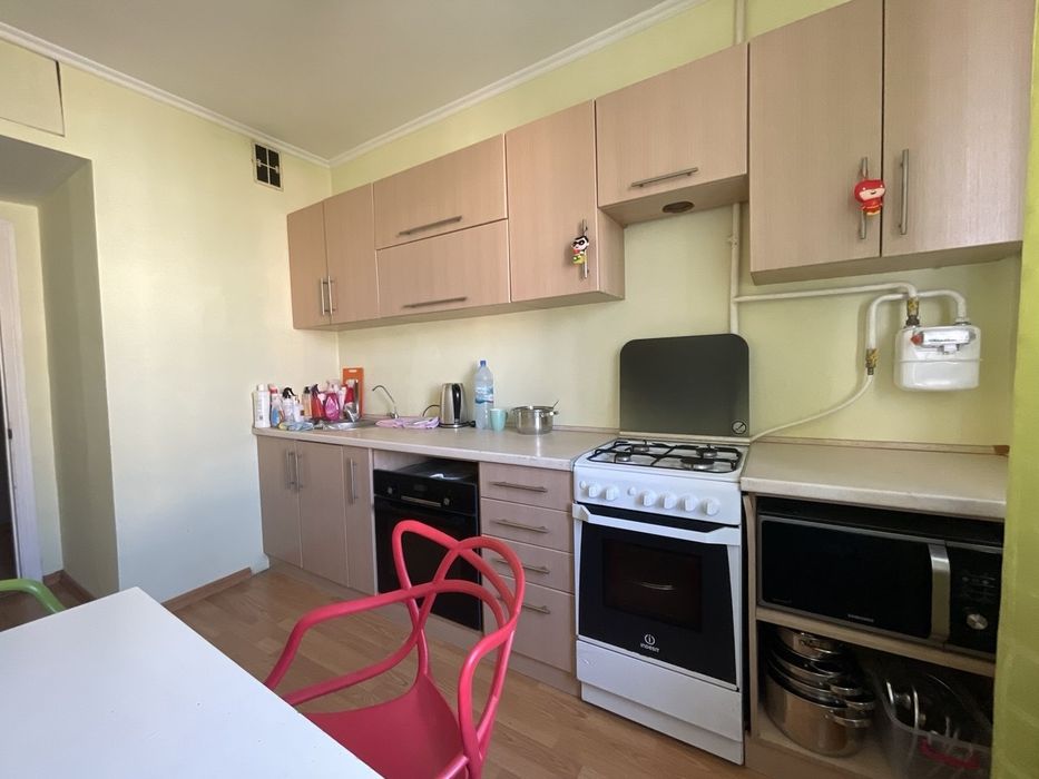 Сдам 3-комн квартиру Газ.Таирова Ак.Королева, 75.
В доме газ ! 
Три раздельные комнаты