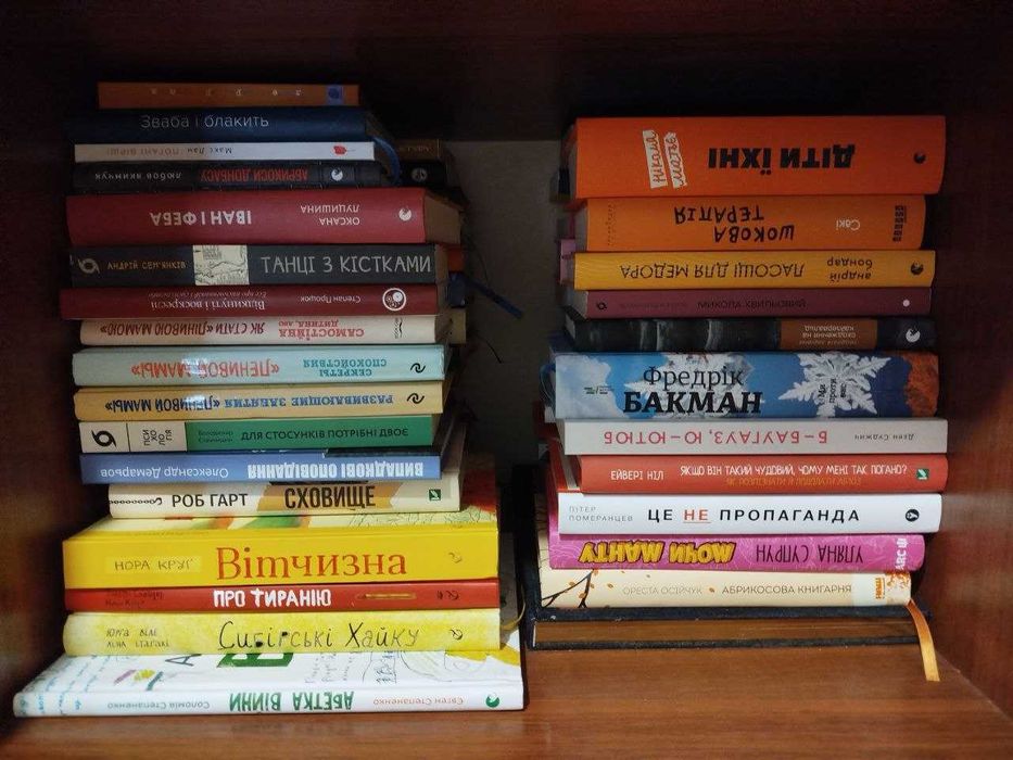 Продам книжки різних жанрів, комплектом (92 книги)