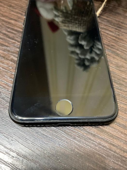 Телефон смартфон Apple iPhone 7  Black