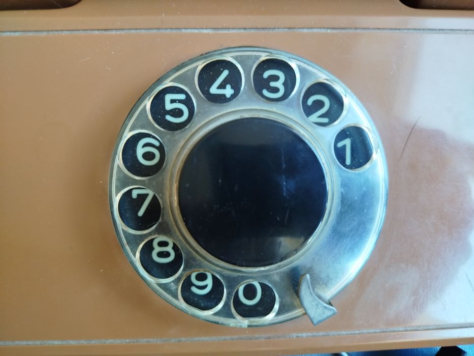 Телефон стационарный с диском  в идеальном состоянии