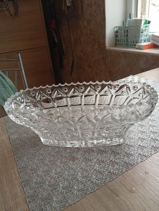 Продам хрустальную вазу