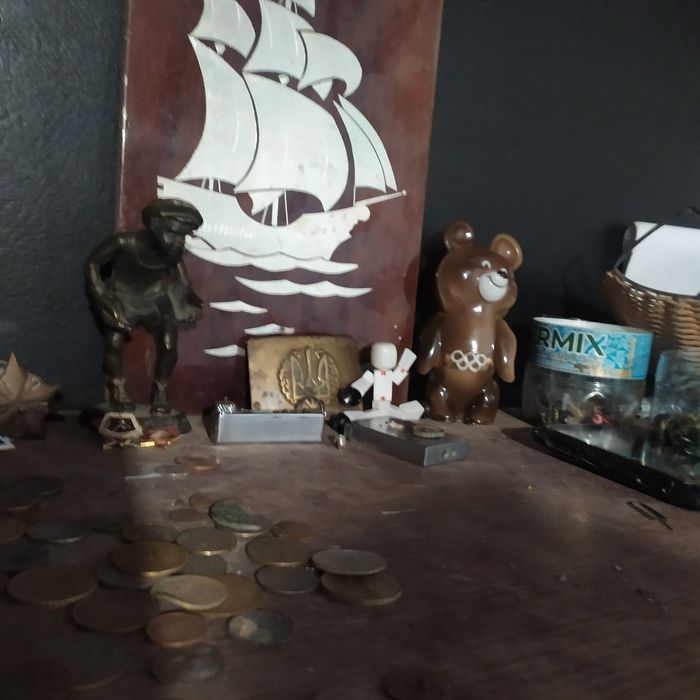 Продам статуетку мальчик ловящий м'яч